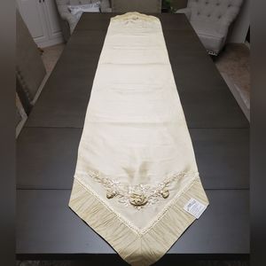 Mr. Tablecloth Handmade Table Runner